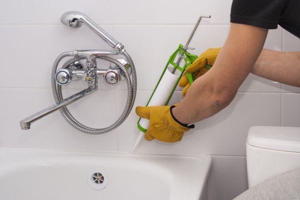 Bathtub Caulking in Orem